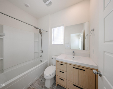 2236 W Laurie Lane - Photo Thumbnail 27