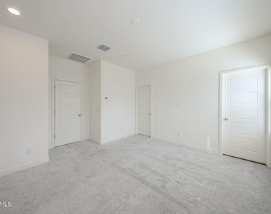 2236 W Laurie Lane - Photo Thumbnail 24