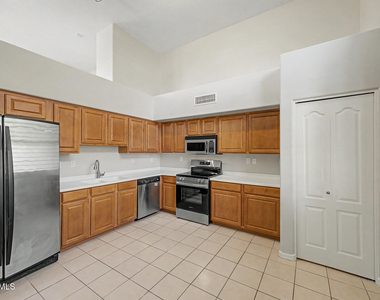 712 S Beck Avenue - Photo Thumbnail 7