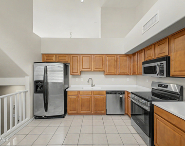 712 S Beck Avenue - Photo Thumbnail 8