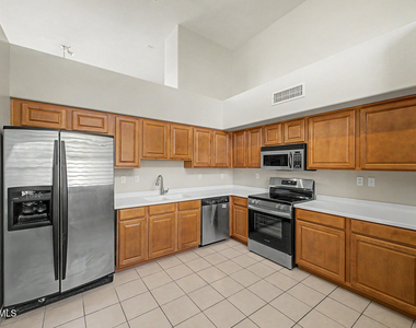 712 S Beck Avenue - Photo Thumbnail 10