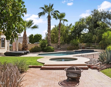 6031 E Ludlow Drive - Photo Thumbnail 6