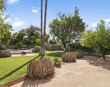 6031 E Ludlow Drive - Photo Thumbnail 5