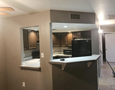 3228 W Glendale Avenue - Photo Thumbnail 13
