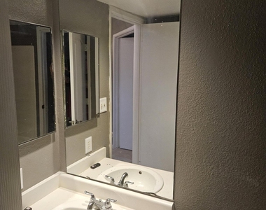 3228 W Glendale Avenue - Photo Thumbnail 19