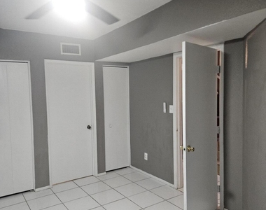 3228 W Glendale Avenue - Photo Thumbnail 21