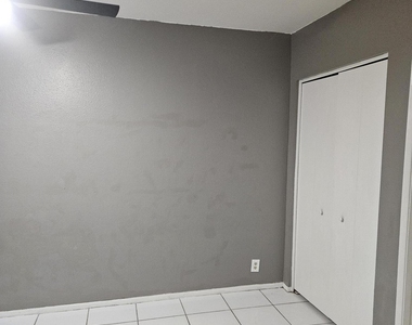 3228 W Glendale Avenue - Photo Thumbnail 23
