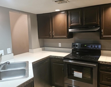 3228 W Glendale Avenue - Photo Thumbnail 16