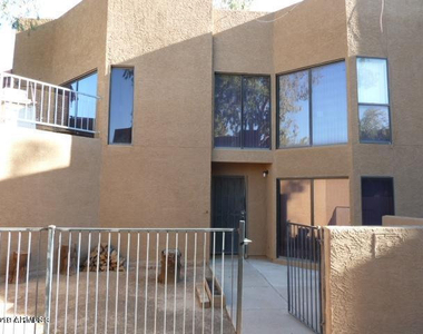 3228 W Glendale Avenue - Photo Thumbnail 8