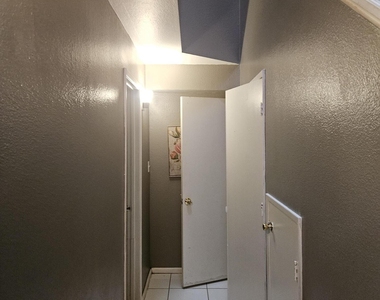 3228 W Glendale Avenue - Photo Thumbnail 30