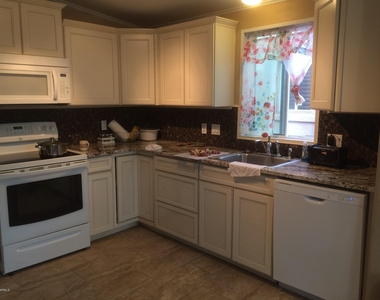 1807 E Augusta Avenue - Photo Thumbnail 6