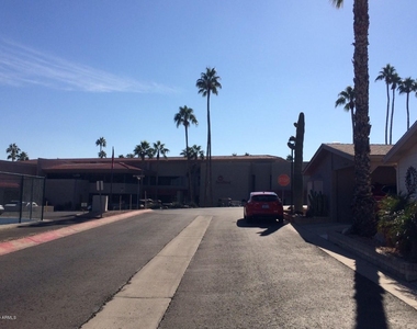 1807 E Augusta Avenue - Photo Thumbnail 22