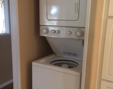 1807 E Augusta Avenue - Photo Thumbnail 7