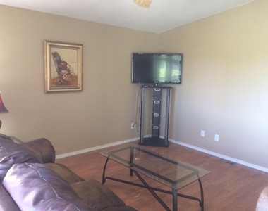 1807 E Augusta Avenue - Photo Thumbnail 51