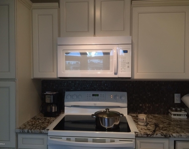 1807 E Augusta Avenue - Photo Thumbnail 3