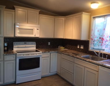 1807 E Augusta Avenue - Photo Thumbnail 2