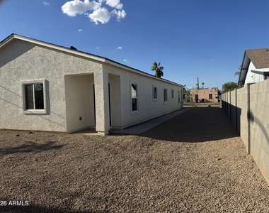 1515 W Mckinley Street - Photo Thumbnail 2