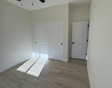 1515 W Mckinley Street - Photo Thumbnail 12