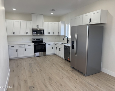 1515 W Mckinley Street - Photo Thumbnail 4