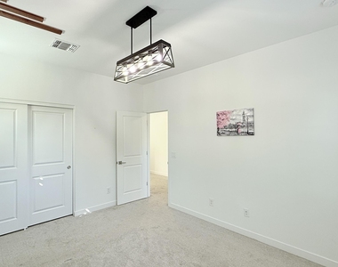 1419 E Town And Country Lane - Photo Thumbnail 15