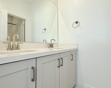 1419 E Town And Country Lane - Photo Thumbnail 19