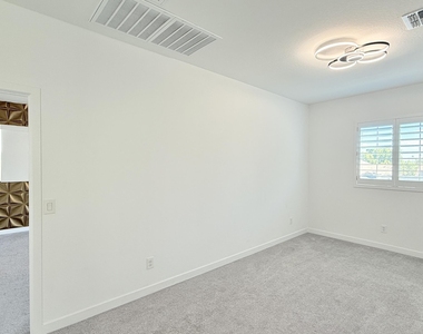 1419 E Town And Country Lane - Photo Thumbnail 12