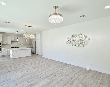 1419 E Town And Country Lane - Photo Thumbnail 4
