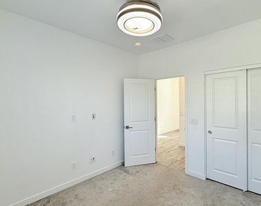 1419 E Town And Country Lane - Photo Thumbnail 10