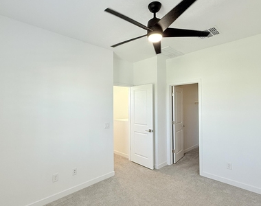 1419 E Town And Country Lane - Photo Thumbnail 17