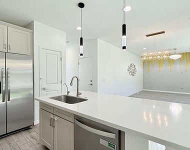 1419 E Town And Country Lane - Photo Thumbnail 6