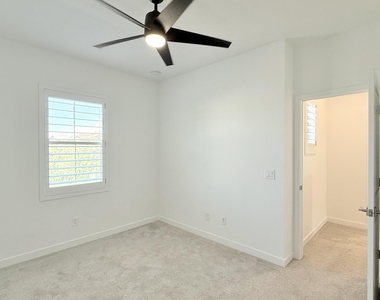 1419 E Town And Country Lane - Photo Thumbnail 21