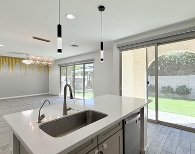 1419 E Town And Country Lane - Photo Thumbnail 7