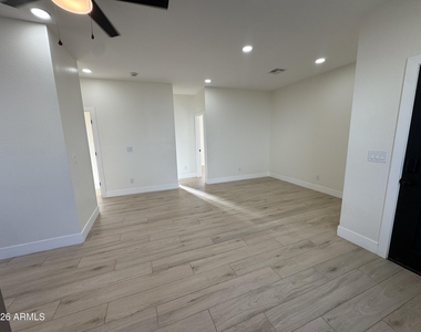 1515 W Mckinley Street - Photo Thumbnail 8
