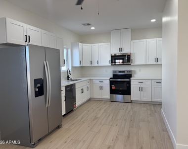 1515 W Mckinley Street - Photo Thumbnail 3