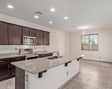 905 S Canal Drive - Photo Thumbnail 8