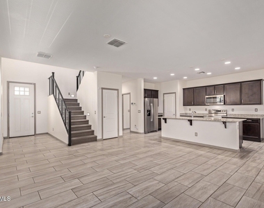 905 S Canal Drive - Photo Thumbnail 5