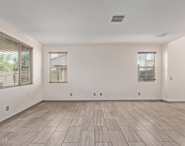 905 S Canal Drive - Photo Thumbnail 4