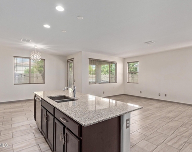 905 S Canal Drive - Photo Thumbnail 7