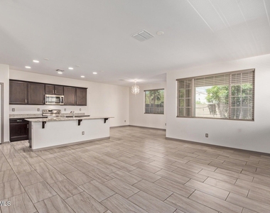 905 S Canal Drive - Photo Thumbnail 2