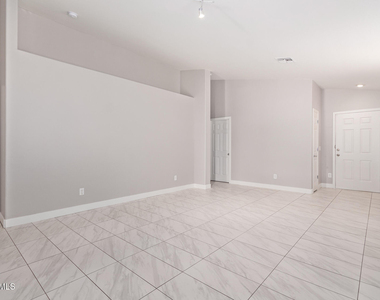11386 W Lincoln Street - Photo Thumbnail 5
