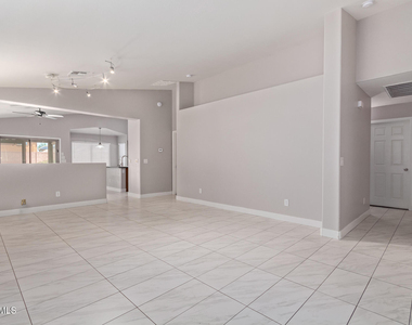 11386 W Lincoln Street - Photo Thumbnail 6