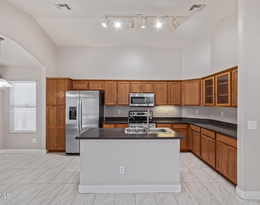 11386 W Lincoln Street - Photo Thumbnail 2