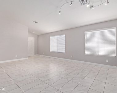 11386 W Lincoln Street - Photo Thumbnail 3