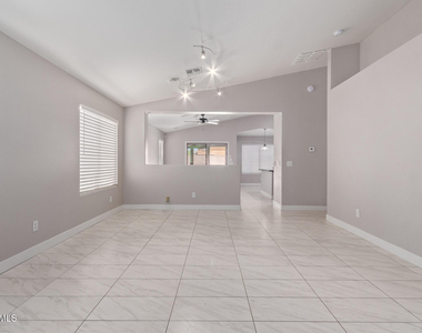 11386 W Lincoln Street - Photo Thumbnail 9