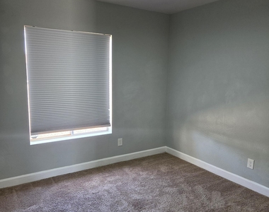 1036 W Minton Drive - Photo Thumbnail 7