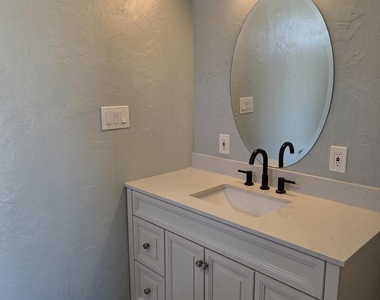 1036 W Minton Drive - Photo Thumbnail 10