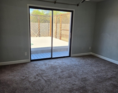 1036 W Minton Drive - Photo Thumbnail 8