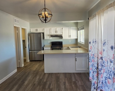 1036 W Minton Drive - Photo Thumbnail 4