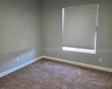 1036 W Minton Drive - Photo Thumbnail 6