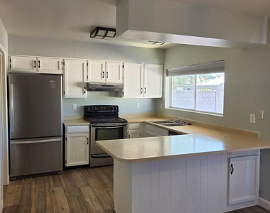 1036 W Minton Drive - Photo Thumbnail 3